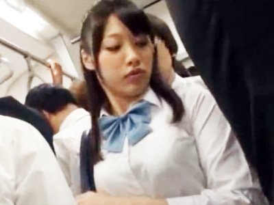 満員電車に乗った服JKが痴漢の餌食になり身動き取れない状態で犯され続ける！！！
